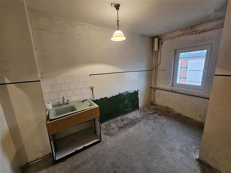 Apartament cu 3 camere decomandat în Micro IV