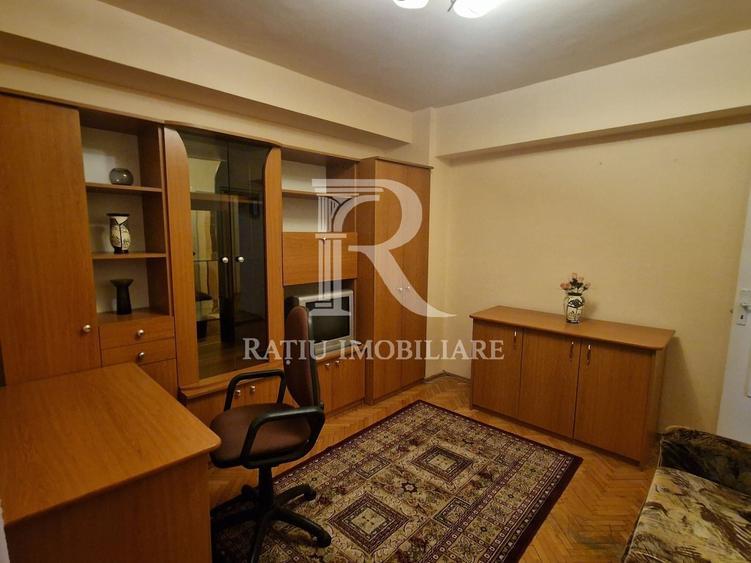 Apartament cu 4 camere decomandat, mobilat în Decebal