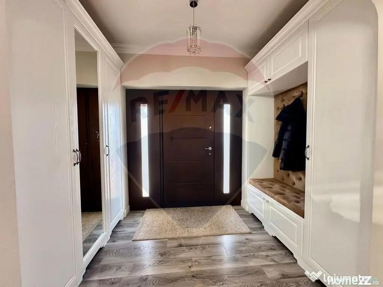 Casă cu 7 camere cu Teren 960 Mp în Vânători