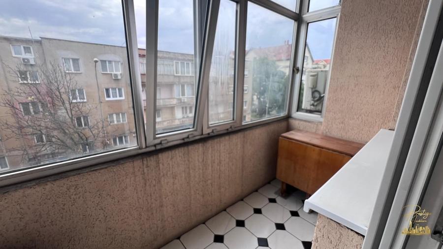 Apartament cu 3 camere decomandat, mobilat în Central