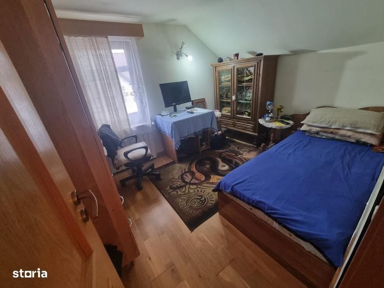Casă cu 4 camere în Est