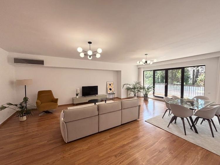 Apartament cu 4 camere decomandat în Kiseleff