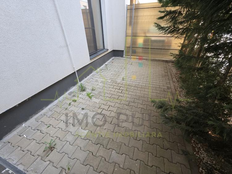 Apartament cu 3 camere semidecomandat în Aradului