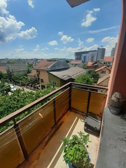 Apartament cu 4 camere decomandat în Dâmbul Rotund