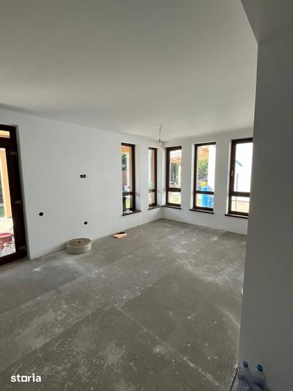 Casă cu 3 camere cu Teren 300 Mp în Sânmartin