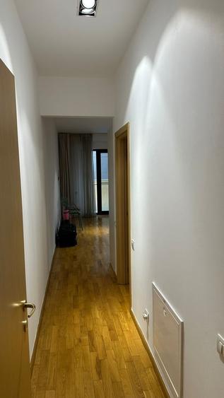 Apartament cu 3 camere semidecomandat în Herăstrău