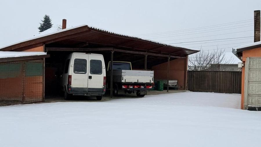 Casă individuală cu 8 camere cu Canalizare în Diosig