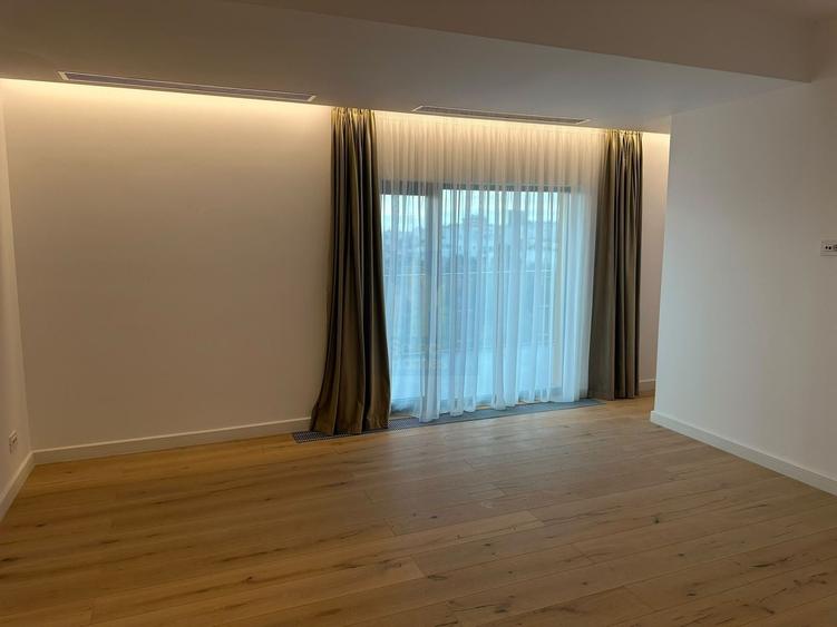 Apartament cu 4 camere semidecomandat, mobilat în Eminescu