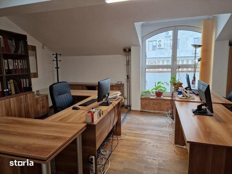 Casă cu 10 camere cu Teren 706 Mp în Unirii