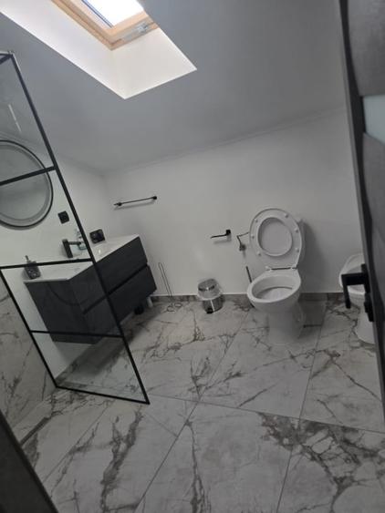 Casă individuală cu 5 camere cu Canalizare în Vest