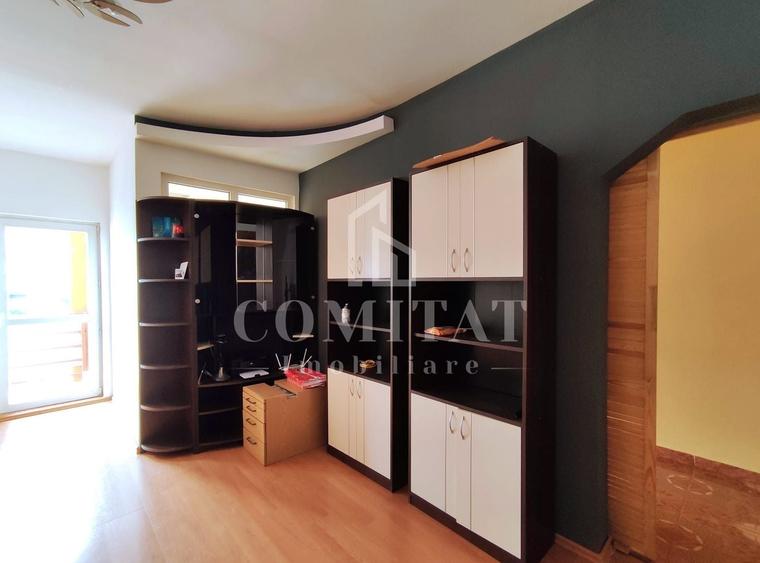 Apartament cu 3 camere decomandat, mobilat în Zorilor