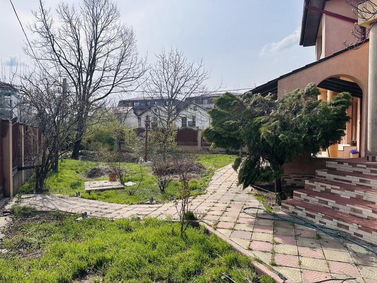 Casă individuală cu 11 camere cu Canalizare în Chiajna