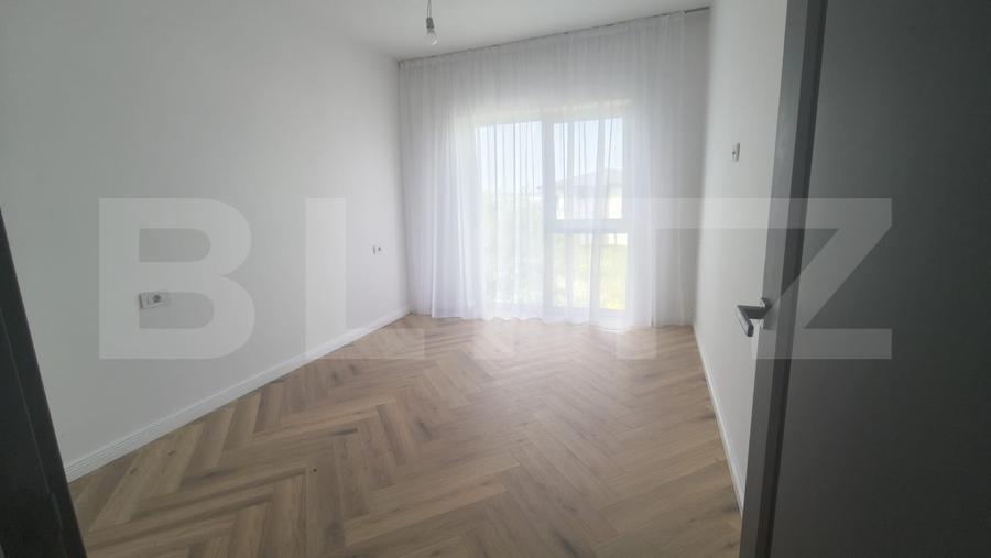 Duplex cu 4 camere cu Canalizare în Bucium