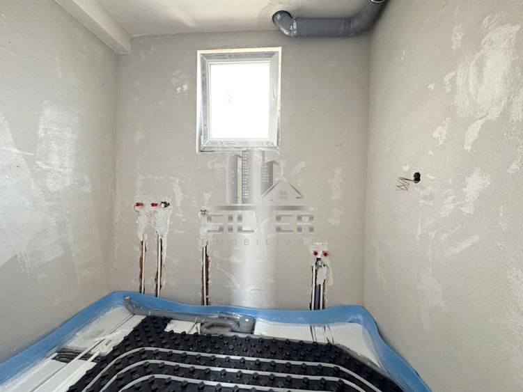 Duplex cu 5 camere cu Canalizare în Chinteni