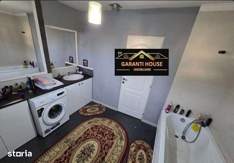 Casă cu 6 camere cu Teren 495 Mp în Recea