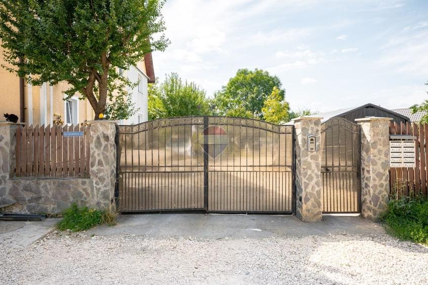 Apartament cu 3 camere decomandat, mobilat în Turcheș