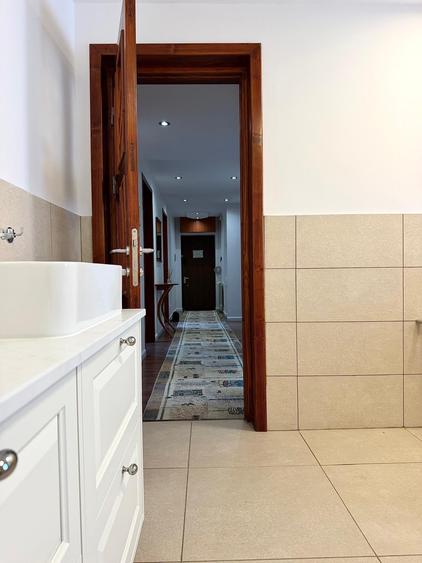Apartament cu 3 camere decomandat în P-ța Unirii