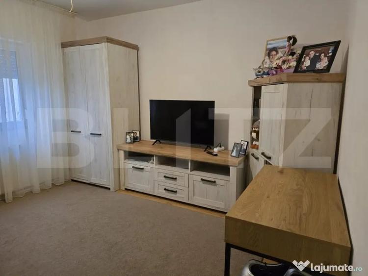 Apartament cu 3 camere decomandat în Soarelui