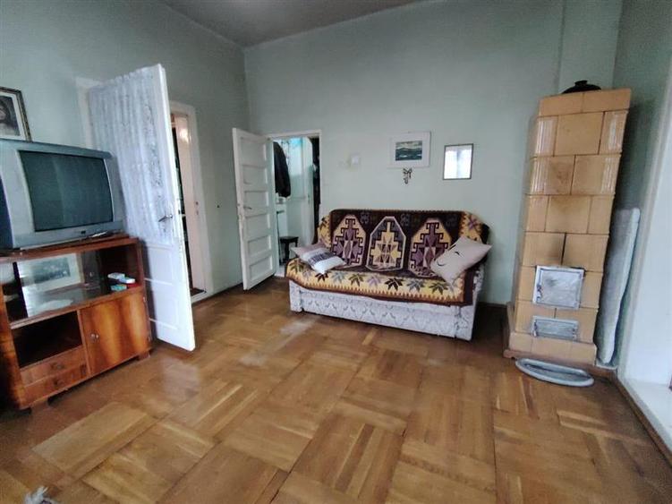 Duplex cu 4 camere cu Canalizare în Central