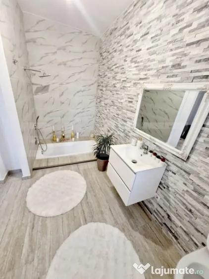 Apartament cu 4 camere semidecomandat în Central