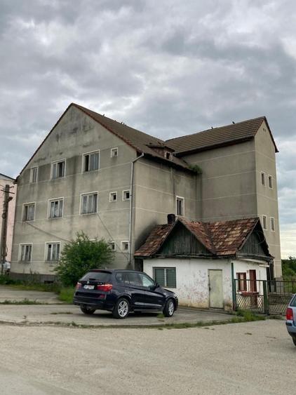 Spațiu comercial, de 912 mp, în Teiu
