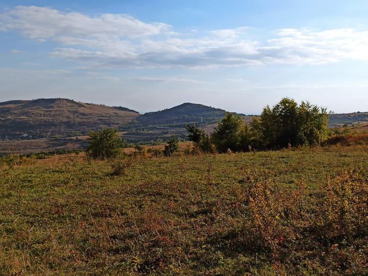 Teren de 21000 mp, în Jugureni