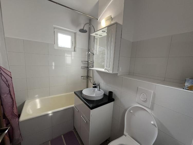Apartament cu 3 camere decomandat, mobilat în Cetate
