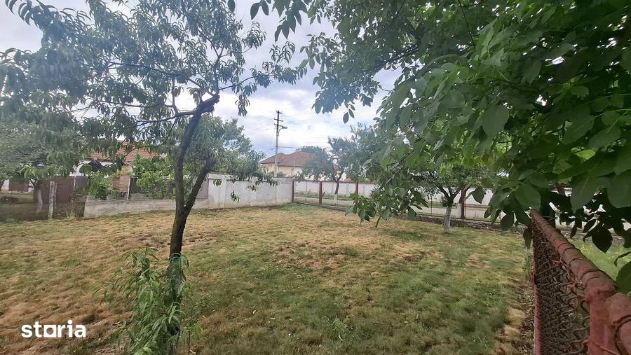 Casă cu 5 camere cu Teren 1088 Mp în Central