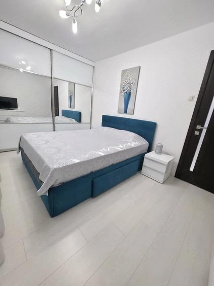 Apartament cu 3 camere semidecomandat în Gorjului