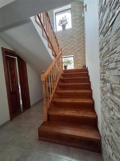 Casă cu 5 camere cu Teren 700 Mp în Timișu de Jos
