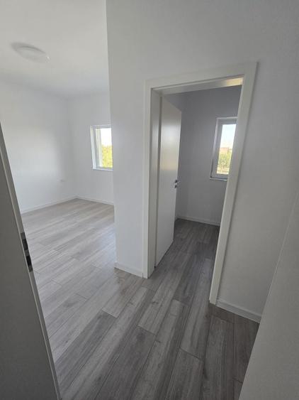 Duplex cu 4 camere cu Canalizare în Moșnița Nouă