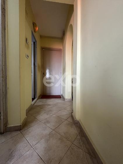 Apartament cu 3 camere decomandat, mobilat în Găești