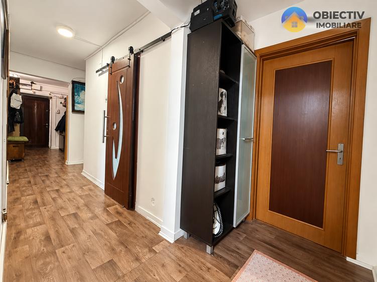 Apartament cu 4 camere decomandat în Precista