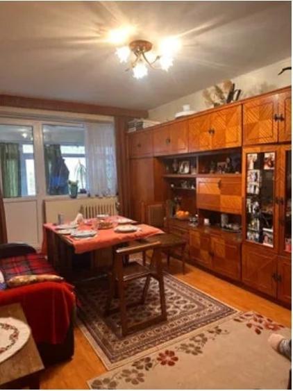 Apartament cu 3 camere decomandat în Tineretului