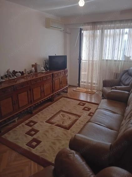 Apartament cu 3 camere decomandat în Micro 21