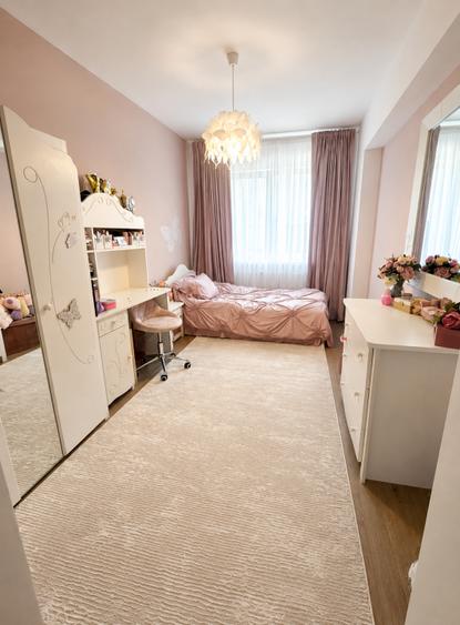 Apartament cu 3 camere semidecomandat în Sisești