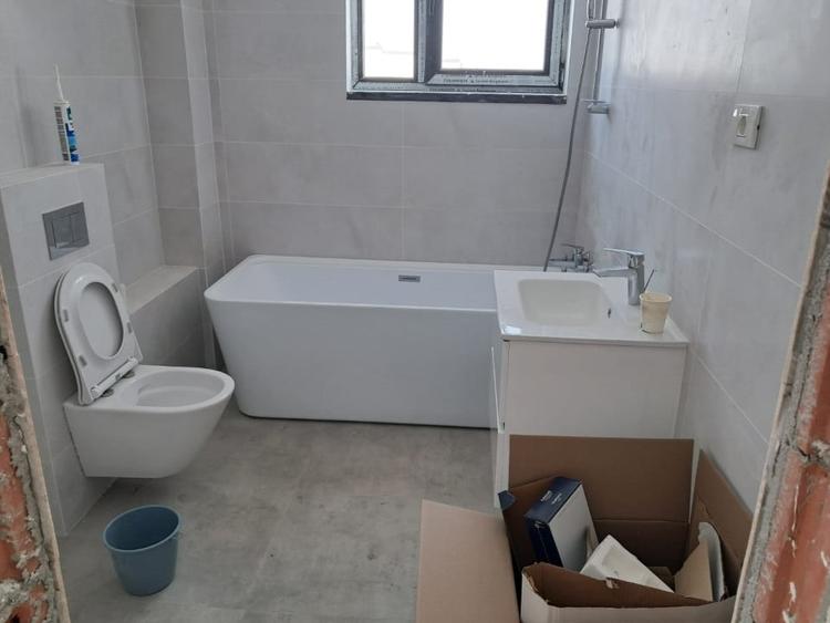 Casă individuală cu 8 camere cu Teren 500 Mp în Domnești