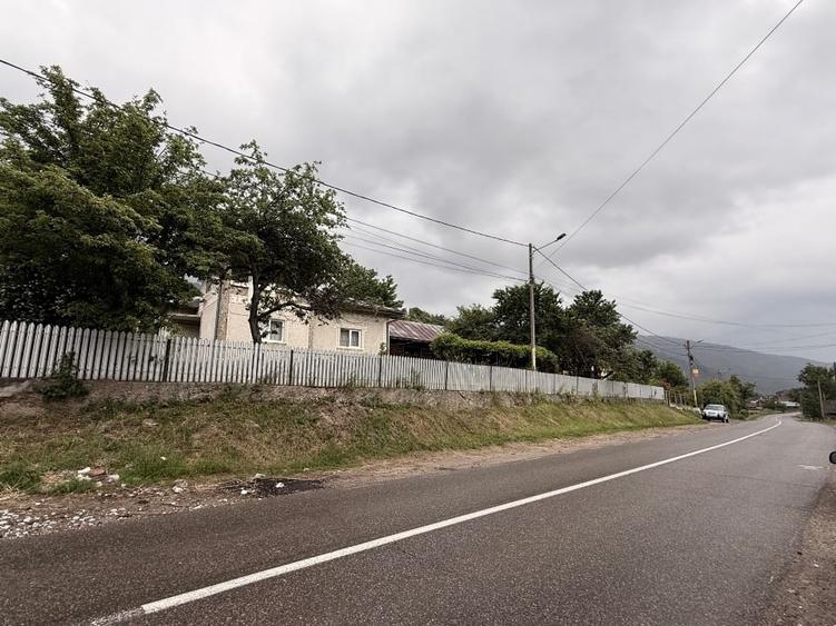 Casă individuală cu 3 camere cu Garaj în Poiana Teiului