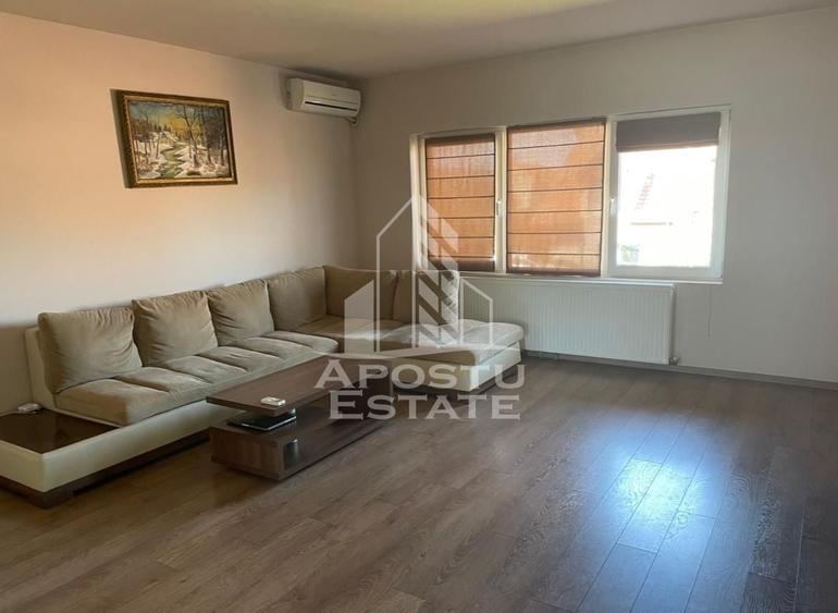 Apartament cu 3 camere semidecomandat în Dumbrăvița