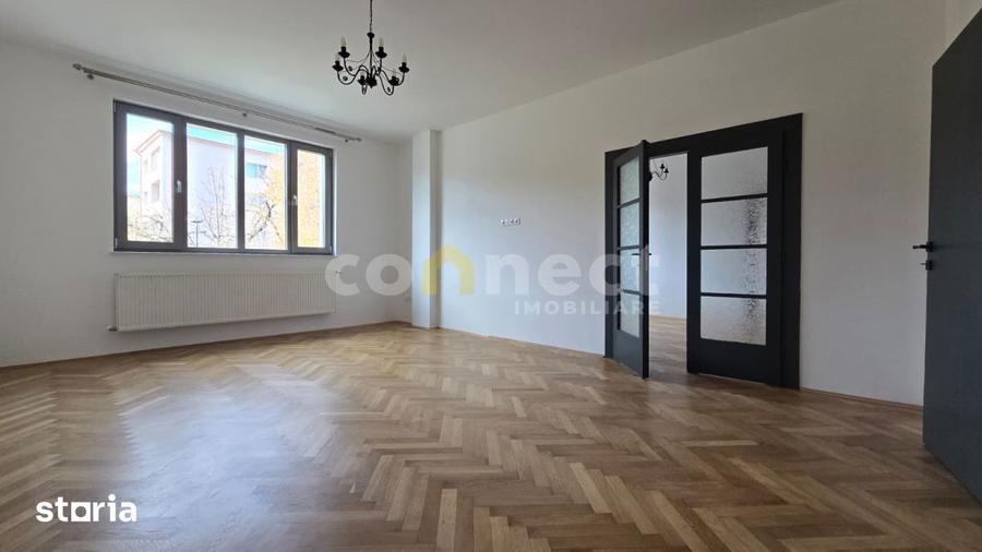 Apartament cu 5 camere în Central