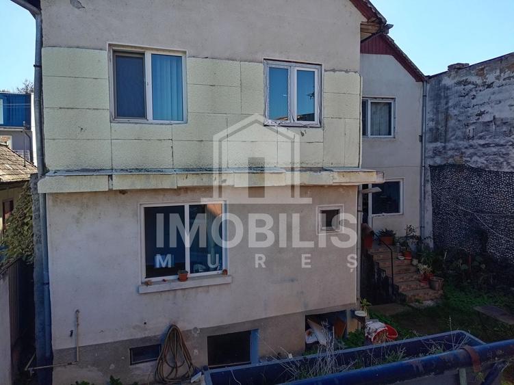 Casă individuală cu 4 camere cu Canalizare în 7 Noiembrie