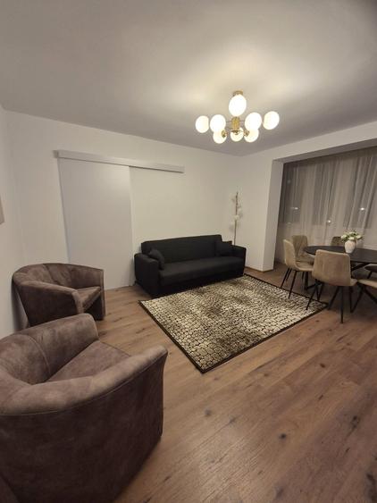 Apartament cu 3 camere semidecomandat în Central