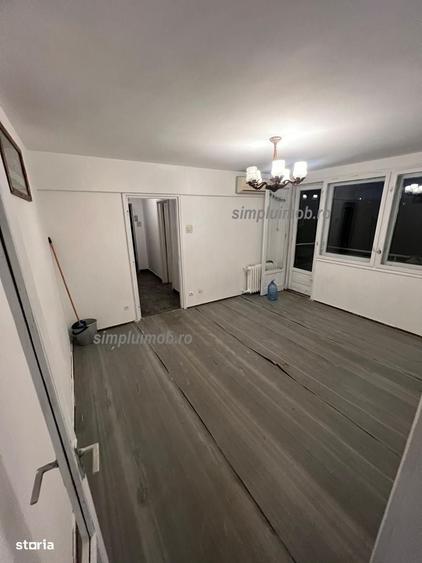 Apartament cu 3 camere semidecomandat în Central