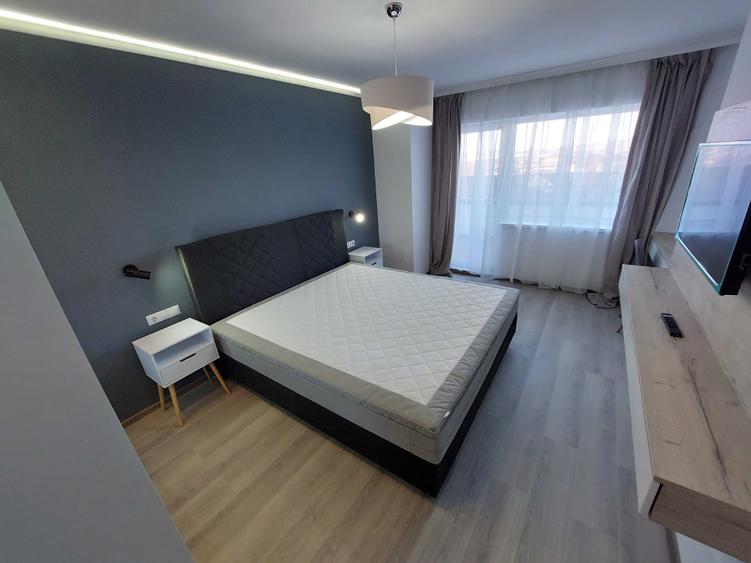Apartament cu 4 camere decomandat în Central