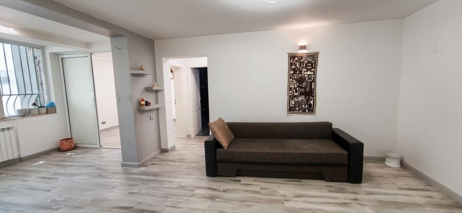 Apartament cu 3 camere semidecomandat în Tomis II