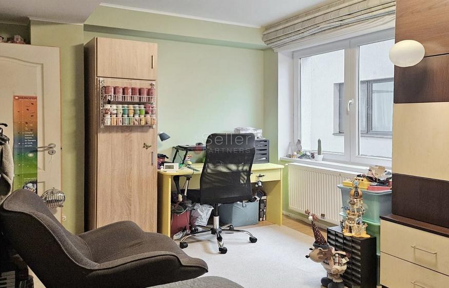 Apartament cu 3 camere decomandat, mobilat în Tractorul