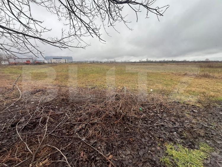Teren agricol extravilan de 1578 mp, în Micro 11