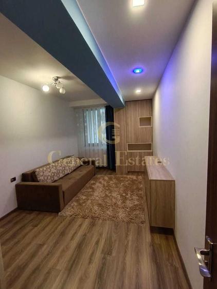 Apartament cu 3 camere decomandat în Tractorul
