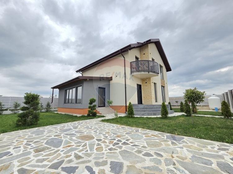 Casă individuală cu 4 camere cu Teren 310 Mp în Vânători