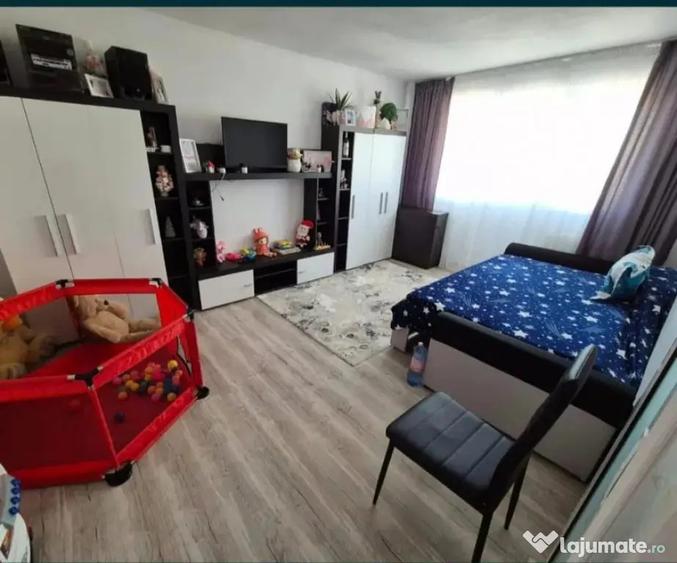Apartament cu 4 camere decomandat în Viziru 3